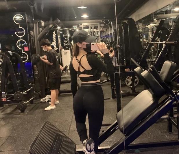 女帝威武金手指2021下载